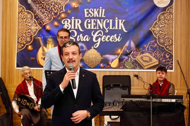 Altınsoy, gençlik kollarının sıra gecesine katıldı