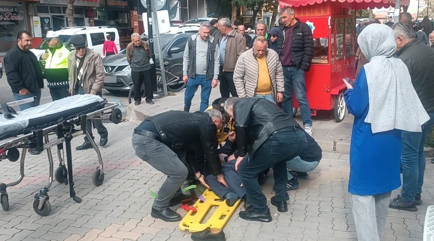 Hacıhasanlı’da servis aracı yayaya çarptı