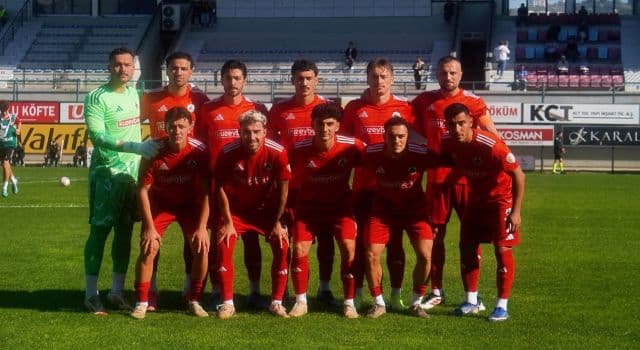 İlk yarıda 10 kişi kaldık (1-1)