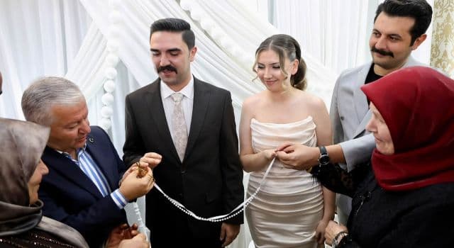 Vali Duru, Kolbaşı’ya kız istedi
