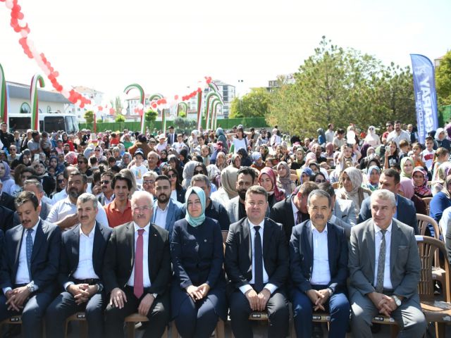 AKSARAY’IN ÇOCUKLARININ YÜZÜNÜ GÜLDÜRECEK ÇOCUK EĞLENCE MERKEZİ AÇILDI