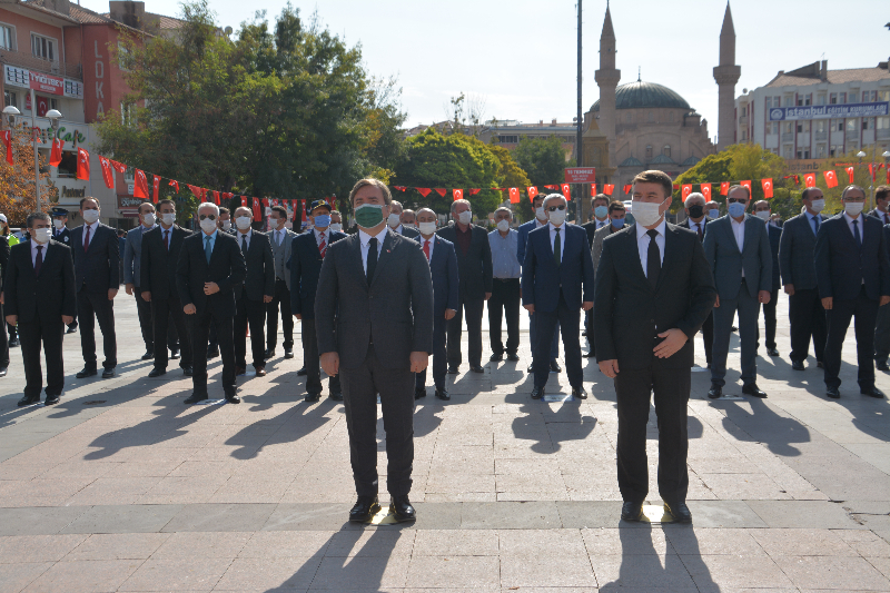 29 EKİM CUMHURİYET BAYRAMI ÇELENK SUNUMU YAPILDI