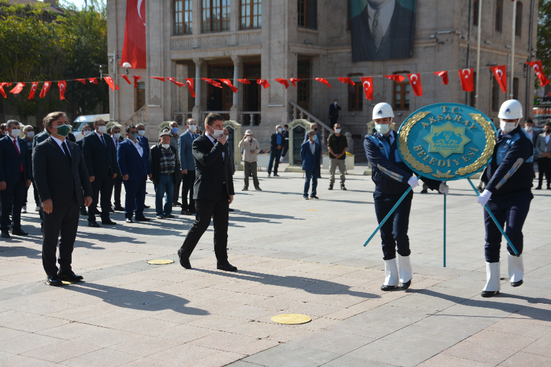 29 EKİM CUMHURİYET BAYRAMI ÇELENK SUNUMU YAPILDI