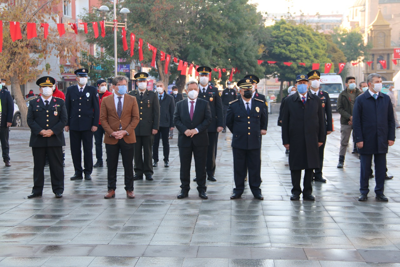 ULU ÖNDER ATATÜRK, SAYGIYLA VE MİNNETLE ANILDI