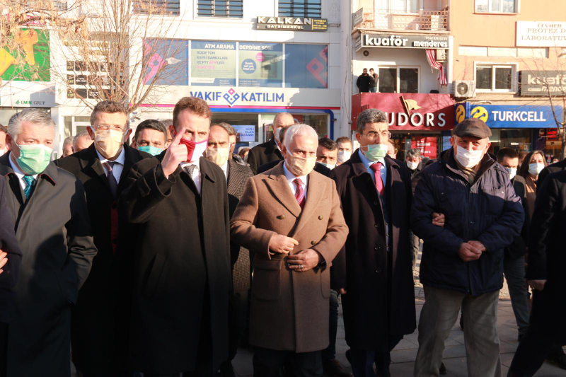 İYİ PARTİ’DEN MİTİNG GİBİ KATILIM TÖRENİ