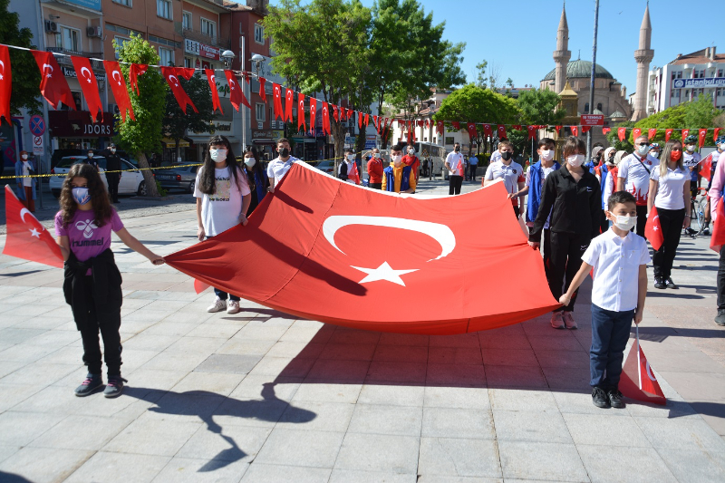 19 MAYIS PANDEMİ GÖLGESİNDE KUTLANDI