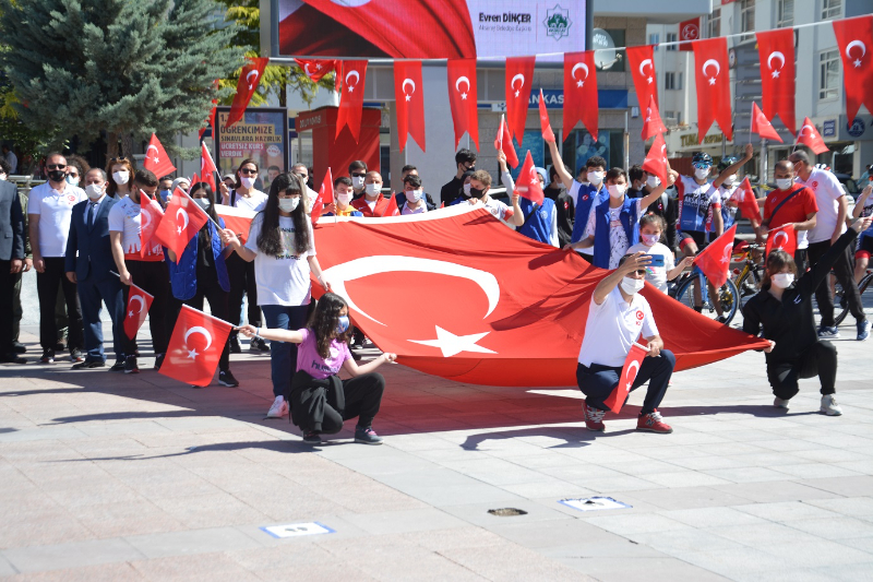 19 MAYIS PANDEMİ GÖLGESİNDE KUTLANDI