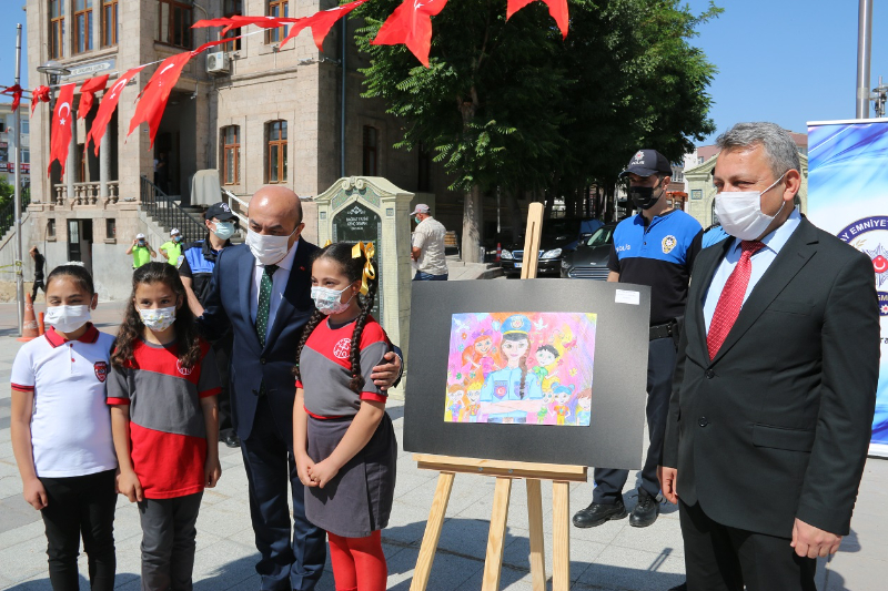 Minik Ressamların Kalp Gözünden Polis Amcaları