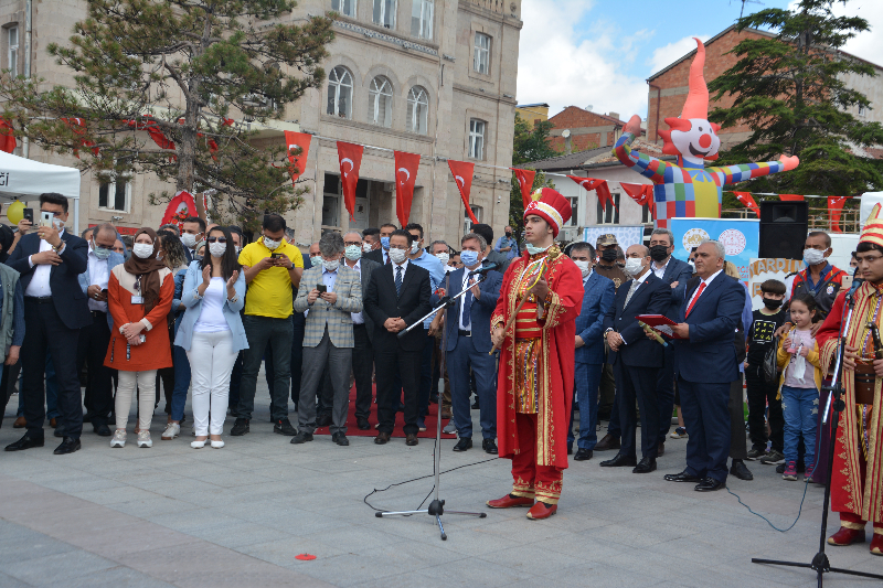 TÜRKİYE’YE MODEL OLACAK “KARAKTER EĞİTİMİ” SERGİSİ AÇILDI