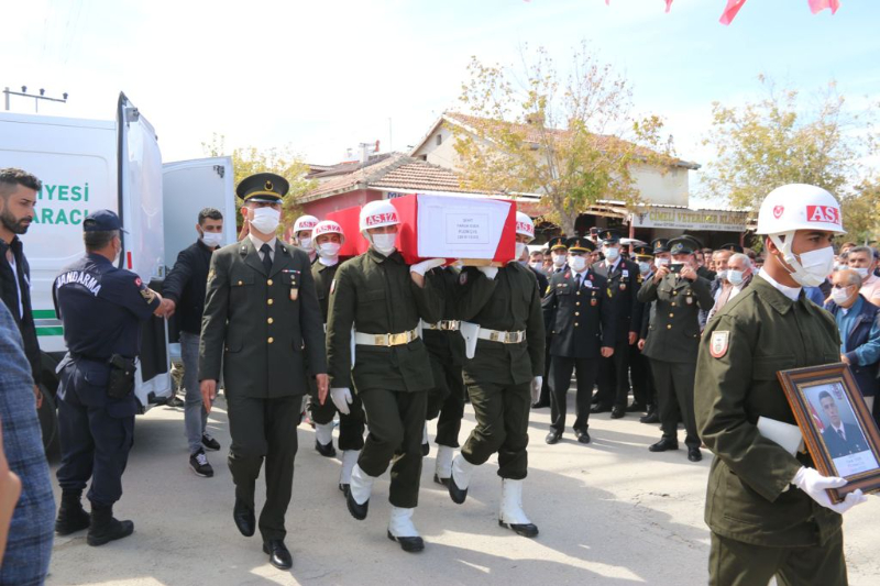 ŞEHİT FARUK ESER DUALARLA SON YOLCULUĞUNA UĞURLANDI