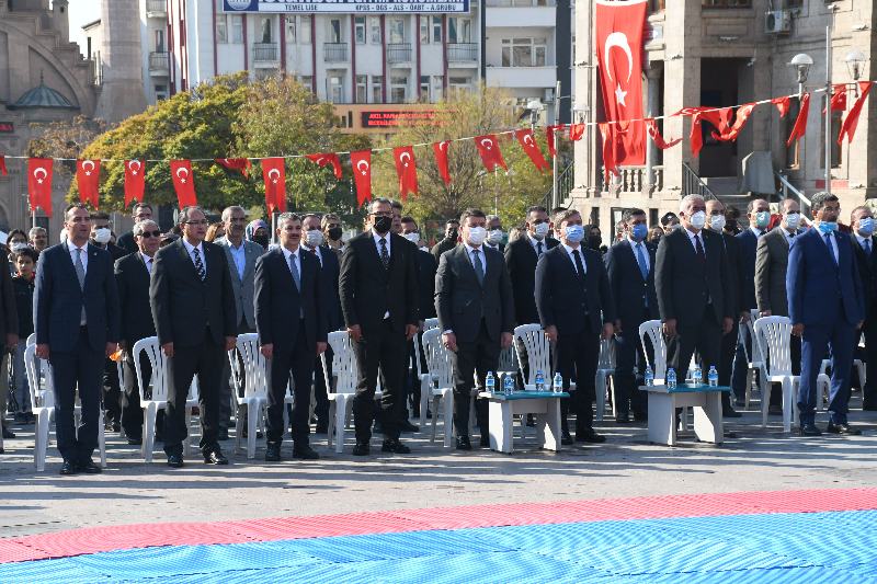 CUMHURİYET COŞKUSU MEYDANA SIĞMADI!