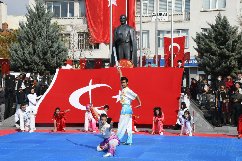 CUMHURİYET COŞKUSU MEYDANA SIĞMADI!