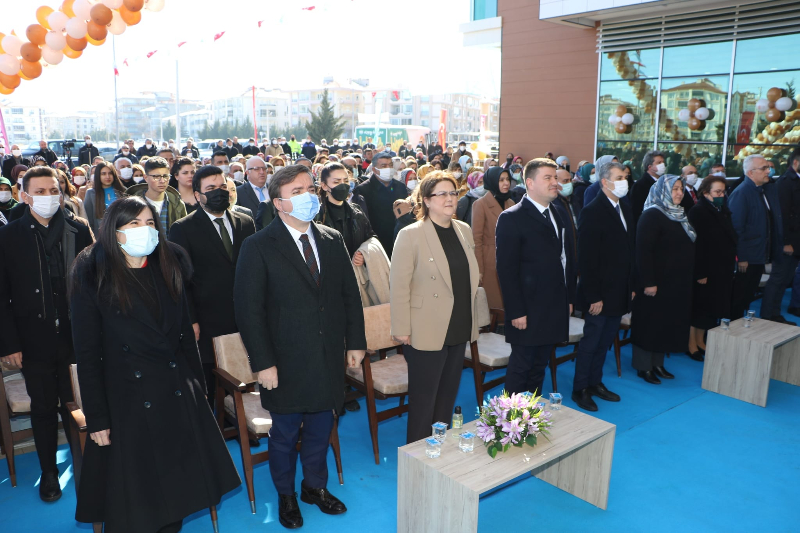 BAKAN YANIK “BAKANLIK KADIN VE ÇOCUKLARA YÖNELİK HASSASİYET GÖSTERİYOR”