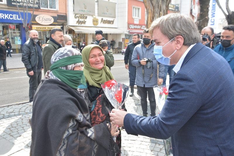 Vali Aydoğdu Kadın Personeli Unutmadı