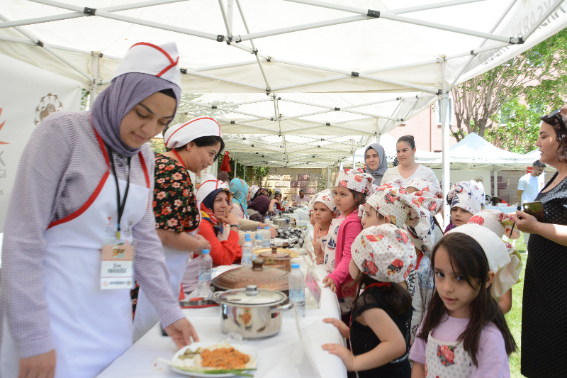 En Güzel Yöresel Yemekler Yarıştı