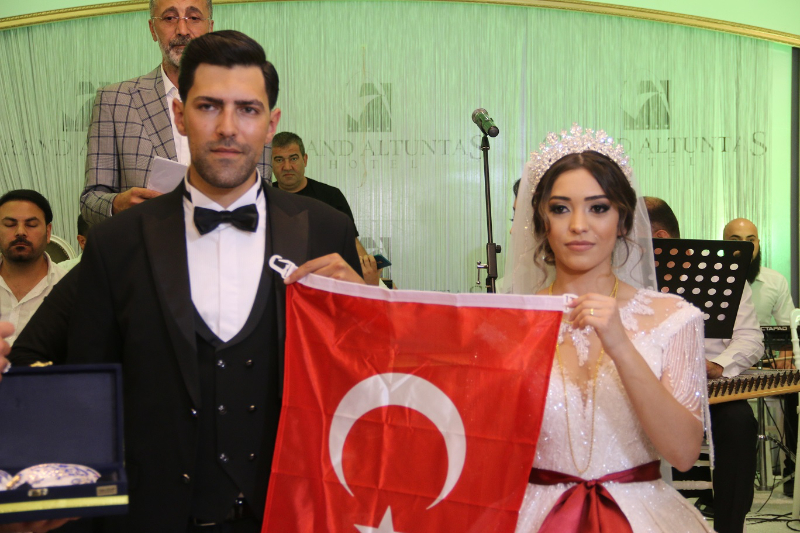 Belediye Başkanı Oğlunun Nikah Memurluğunu Yaptı