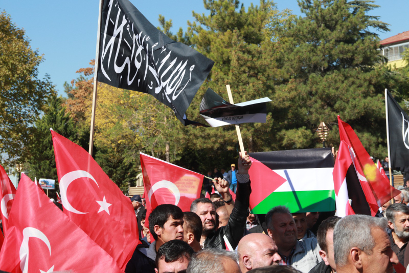 Ulu Camii'de "Kahrolsun İsrail" Sesleri Yükseldi