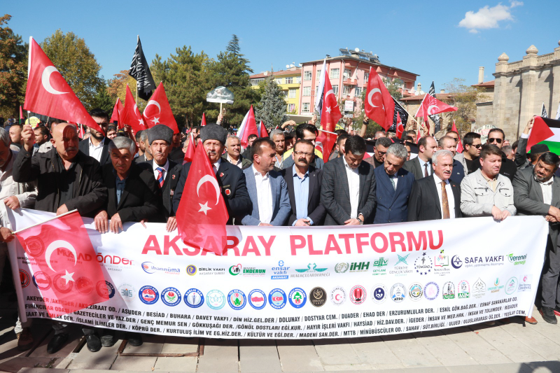 Ulu Camii'de "Kahrolsun İsrail" Sesleri Yükseldi