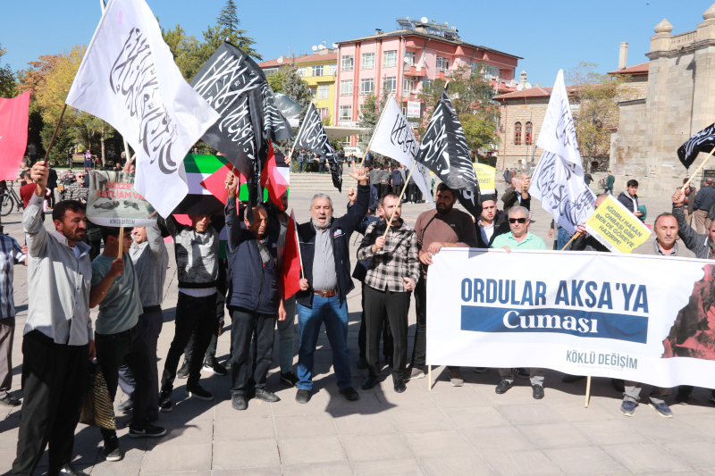 Ulu Camii'de "Kahrolsun İsrail" Sesleri Yükseldi