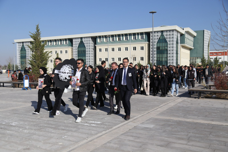 Mine Nur Uysal Dualarla Anıldı: Seni İçimizde Yaşatacağız