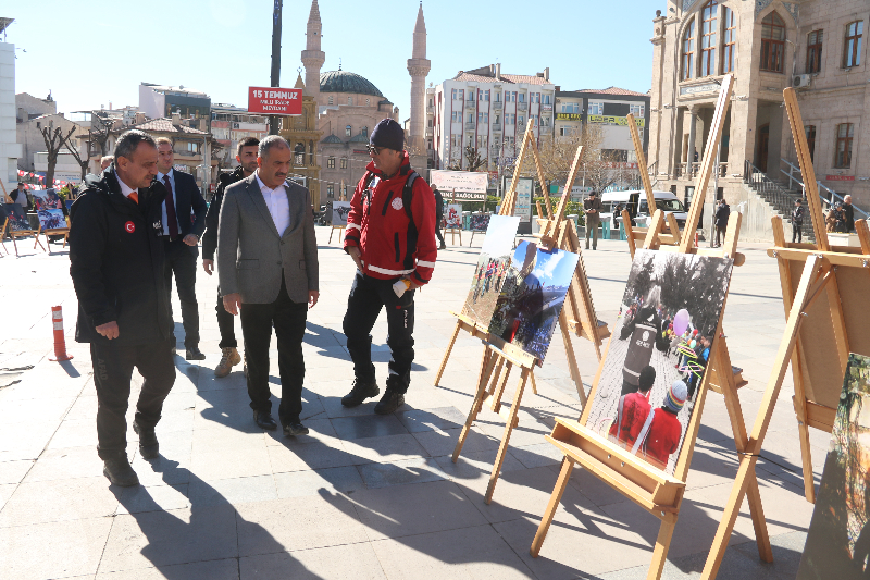 AFAD'dan Depremin Yıldönümünde Fotoğraf Sergisi