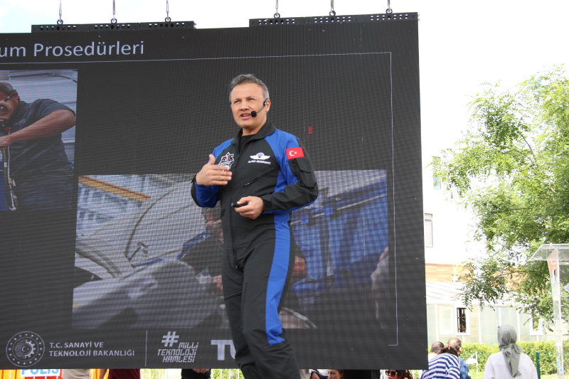 İLK TÜRK ASTRONOT ALPER GEZERAVCI, AKSARAYLILARLA BULUŞTU