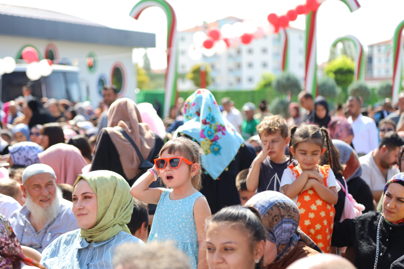 AKSARAY’IN ÇOCUKLARININ YÜZÜNÜ GÜLDÜRECEK ÇOCUK EĞLENCE MERKEZİ AÇILDI