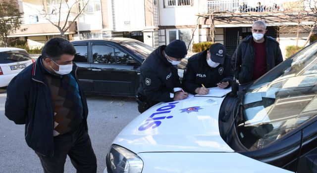 Polislerin Ceza Yazdığı Vatandaş "Sokağa Çıkmıyorum Sokakta Geziyorum"