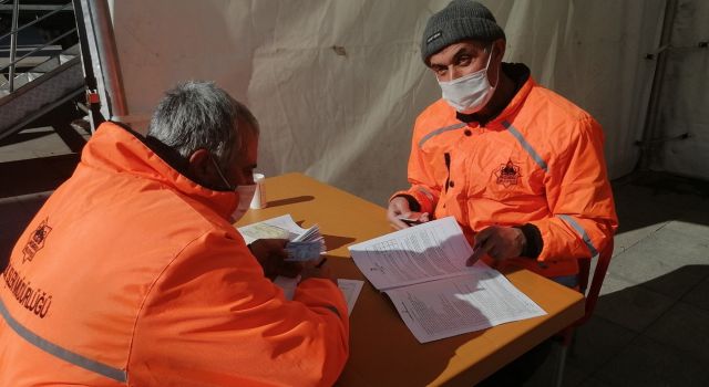 Belediye Temizlik Ekiplerinden Örnek Davranış