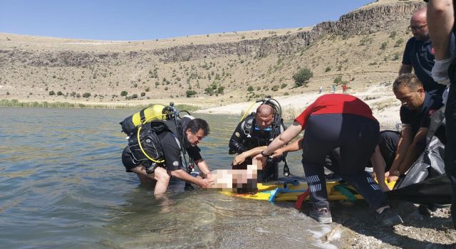 Krater gölüne giren genç hayatını kaybetti