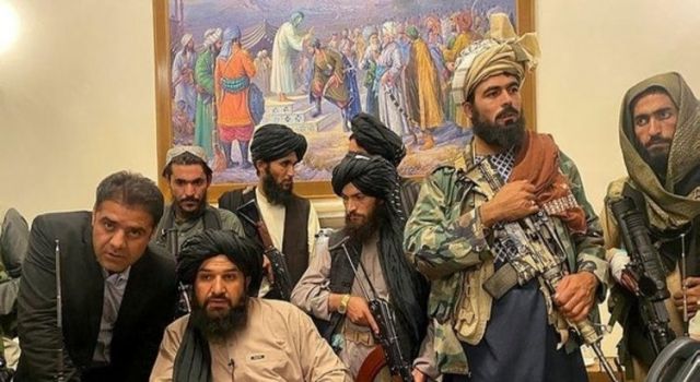 Afganistan'da yönetimi ele geçiren Taliban'dan 'genel af' kararı