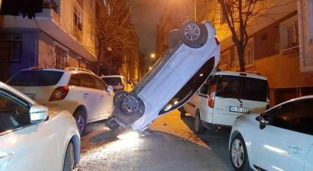 Alkollü Sürücü Kaza Yaptı, Aracı Dik Kaldı