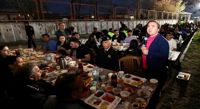 Vali Aydoğdu Uygulama Noktasında Polislerle İftar Yaptı