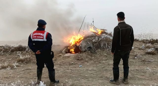 Jandarma Yasak Güme Avcı Kulübesini İmha Etti