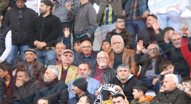 Aile Ve Sosyal Hizmetler İl Müdürü İsrafil Aktürk Ve Huzurevi Sakinleri 68 Aksaray Belediyespor'u Yalnız Bırakmadı