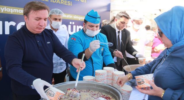 Vali Aydoğdu Aşure Dağıttı