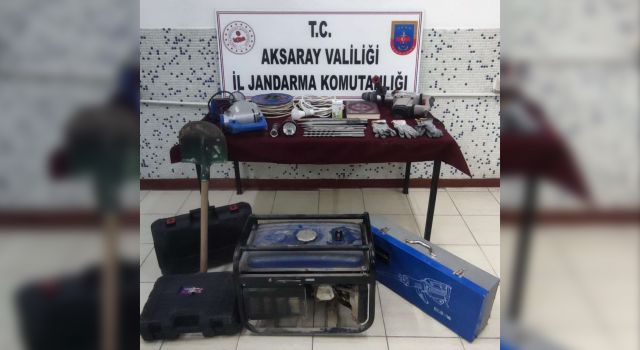 Jandarma Kaçak Kazı Yapanları Suçüstü Yakaladı