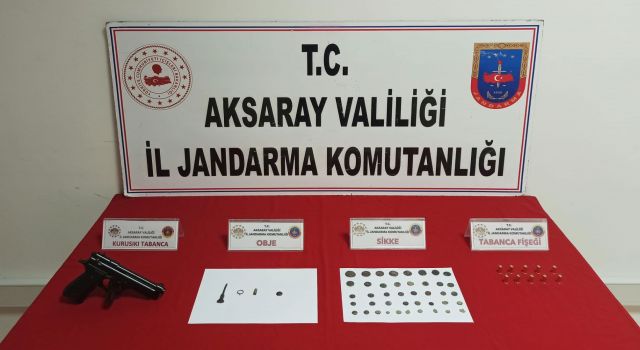 Jandarma Tarihi Eser Kaçakçısını Evinde Yakaladı