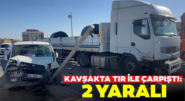 Kavşakta Tır İle Çarpıştı: 2 Yaralı