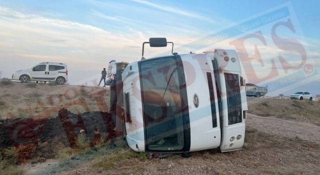 Aksarayda hayvansal gübre yüklü kamyonun şarampole devrilmesi sonucu iki kişi yaralandı