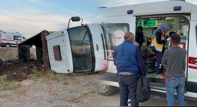 Viraja Giren Kamyon Kendini Şarampolde Buldu