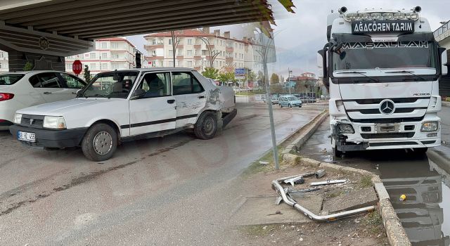 Kavşak Dönüşü Kaza Getirdi