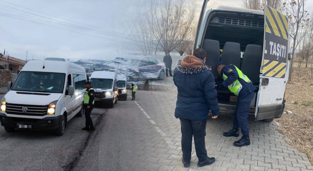 Jandarma Ekiplerinden, Okul Çevresinde Sıkı Denetim