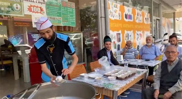 Geylani İlim Ocakları, Vatandaşlara Aşure İkram Etti