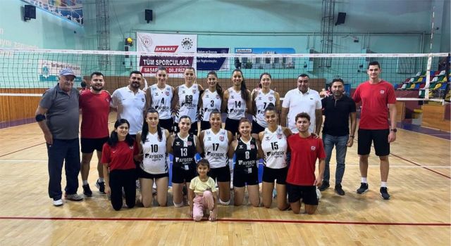 Aksaray 1989 Spor, İlk Maçında Adana'ya Set Vermedi