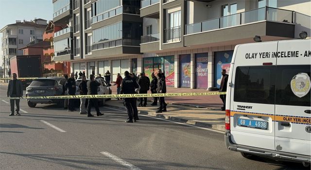 Yakınlarını Bıçaklayan Saldırganı Polisten Almaya Çalıştılar