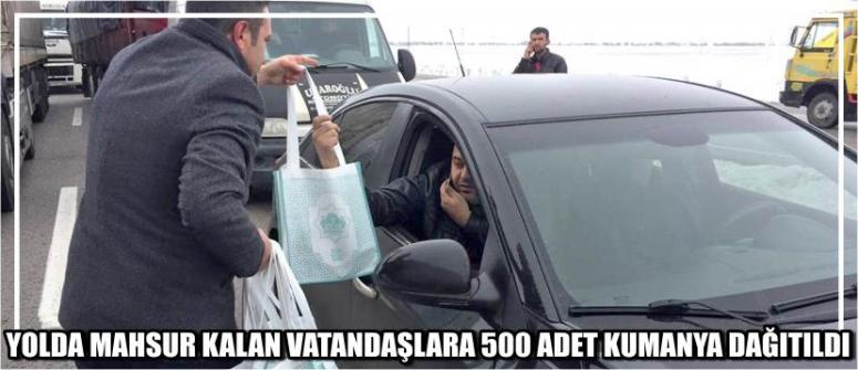 Yolda Mahsur Kalan Vatandaşlara 500 Adet Kumanya Dağıtıldı