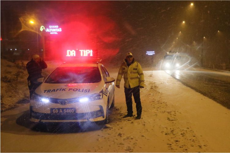 Aksaray’da Kar Yağışı Ve Fırtına Etkili Oldu