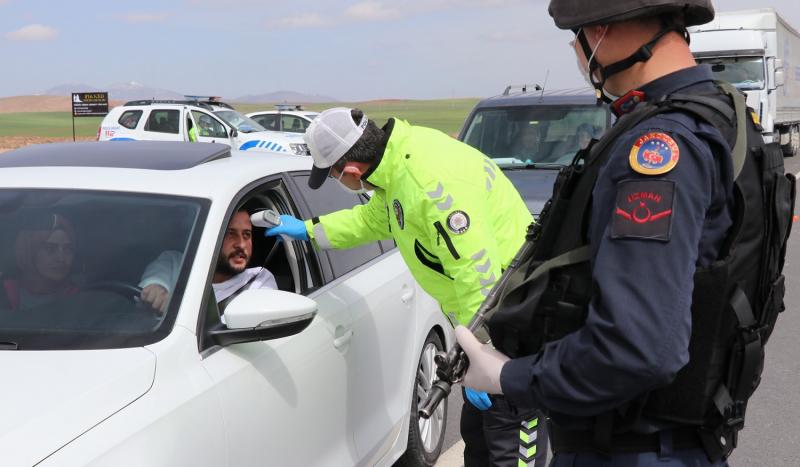 Polis Ve Jandarma Tüm Araçları Durdurdu, Tek Tek Ateş Ölçtü