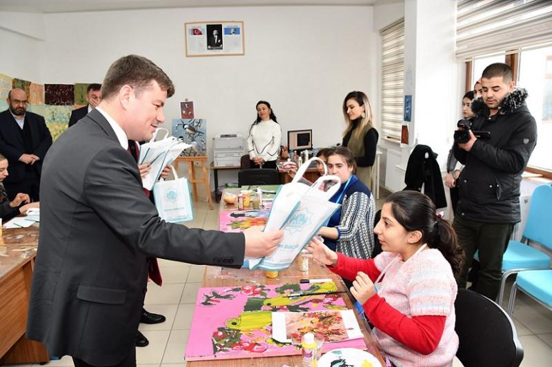 Başkan Dinçer Özel Öğrencilerle Buluştu